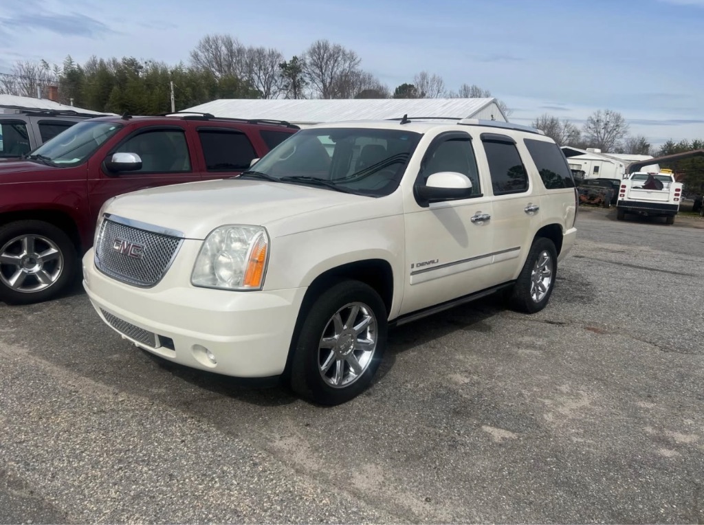 2009 GMC Yukon Denali's photo