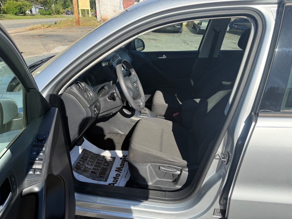 2018 Volkswagen Tiguan Limited Base - Photo 9