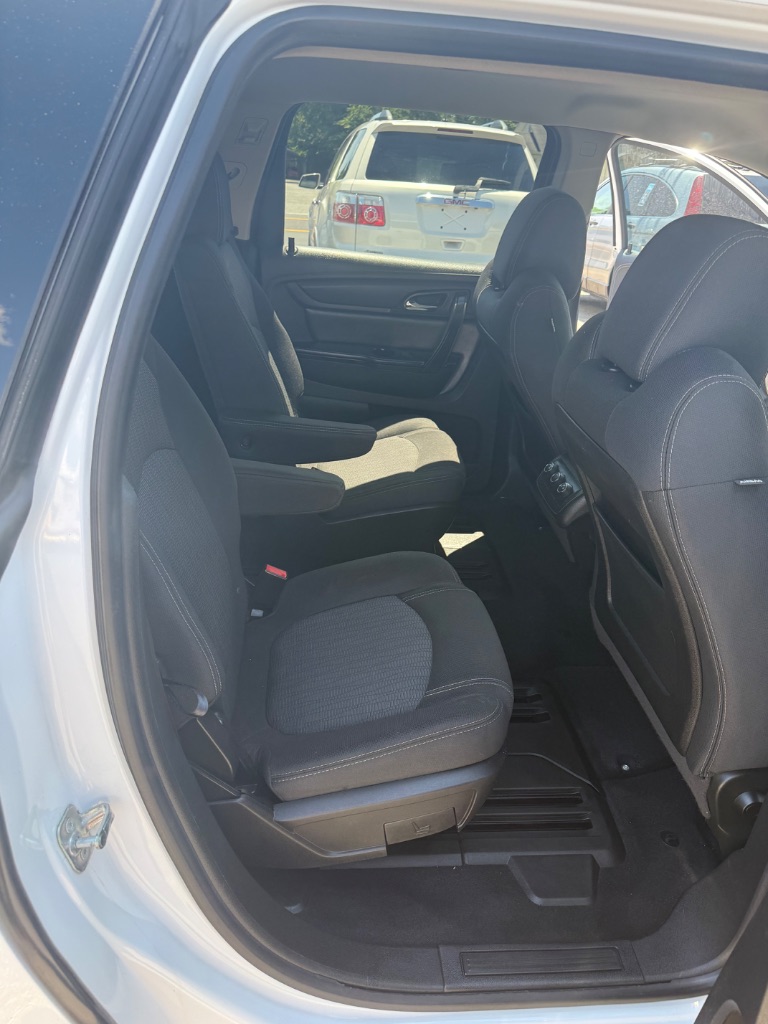 2017 Chevrolet Traverse 1LT - Photo 11